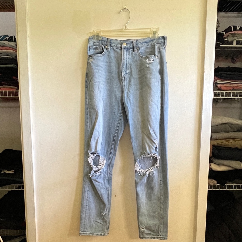 American Eagle “Mom Jeans” Light Wash Distressed Size 4